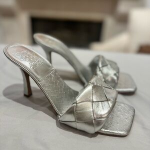 Size 8 / 38 1/2 Vince Camuto heels